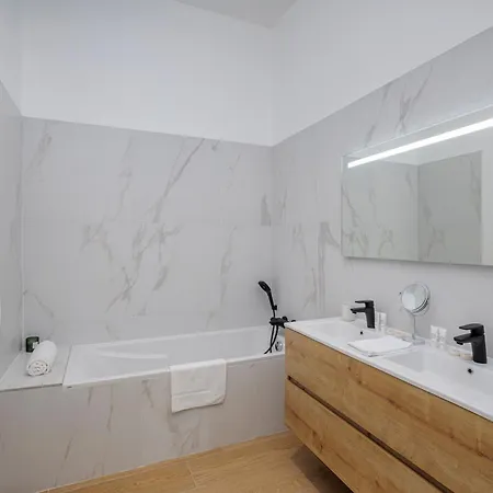 1 - Grand Appartement Spacieux Dans Un Chateau Du 17Eme Siecle, A 15Min De Lyon Vourles Exterior foto