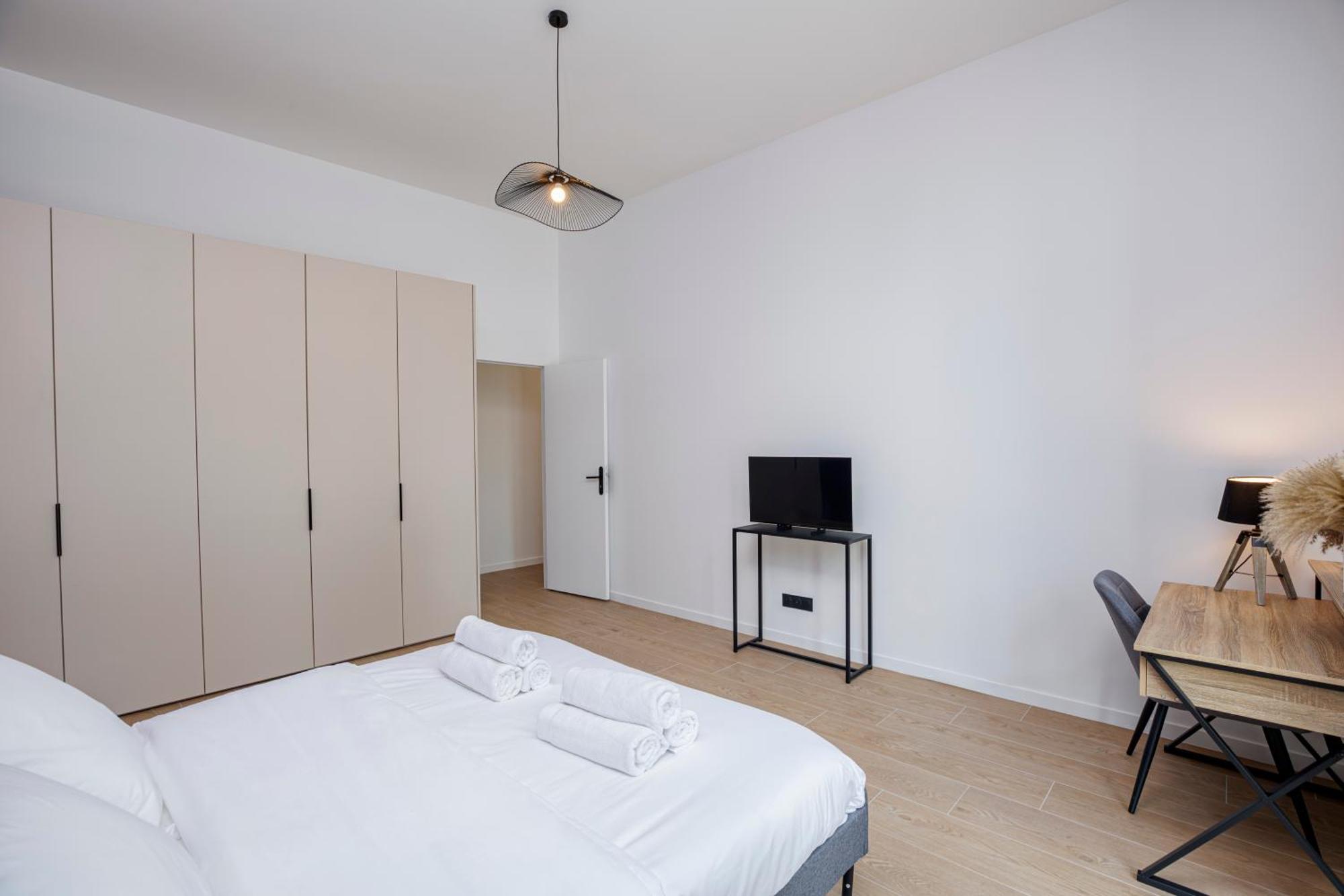 1 - Grand Spacieux Dans Un Chateau Du 17eme Siecle, A 15min De Lyon *