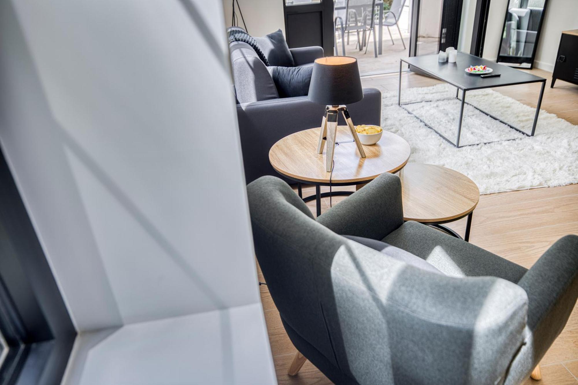 Apartment 1 - Grand Spacieux Dans Un Chateau Du 17eme Siecle, A 15min De Lyon *